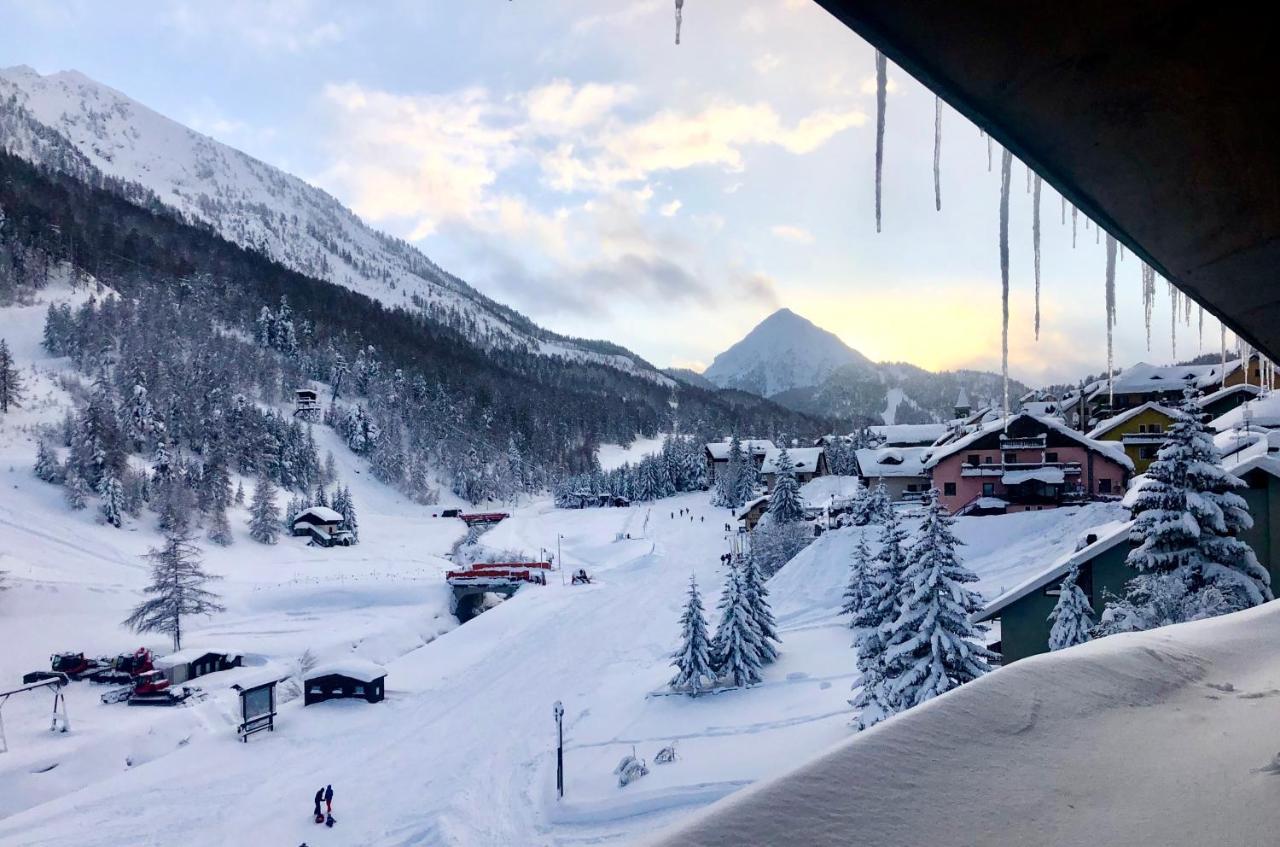 Hotel Piccolo Chalet Claviere Exterior photo