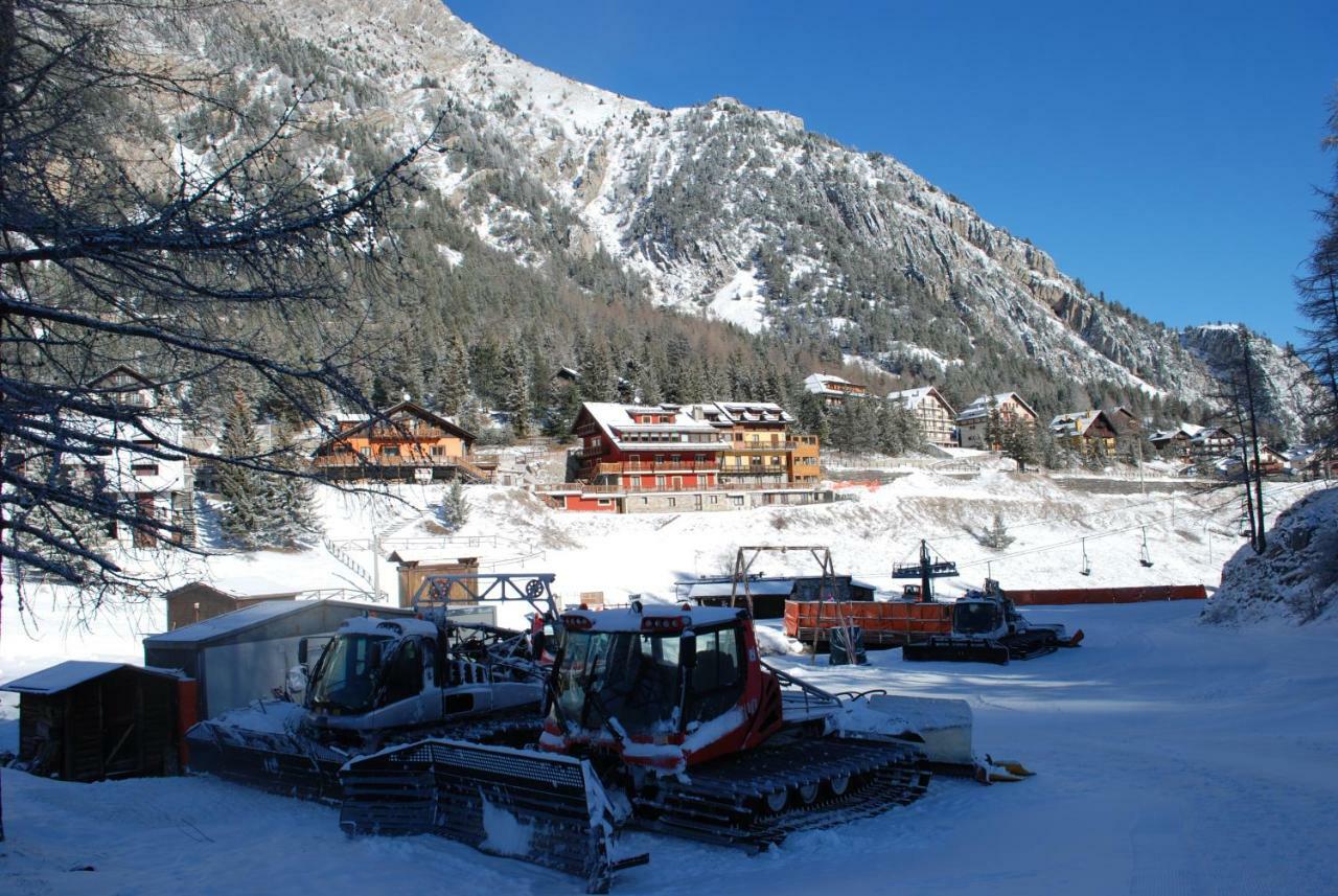 Hotel Piccolo Chalet Claviere Exterior photo